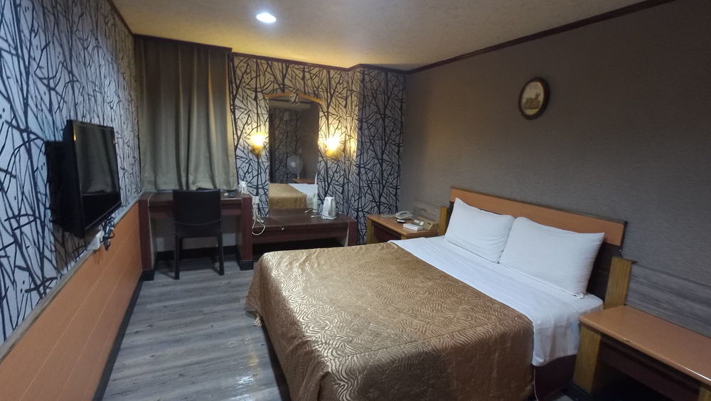 ז'ונגלי Shanghai Hotel מראה חיצוני תמונה